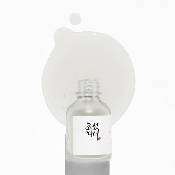 Watery, lightweight texture of Beauty of Joseon Glow Deep Serum β Fast-absorbing Korean skincare for "Glass Skin" luminosity at Atelier De Glow UAE.