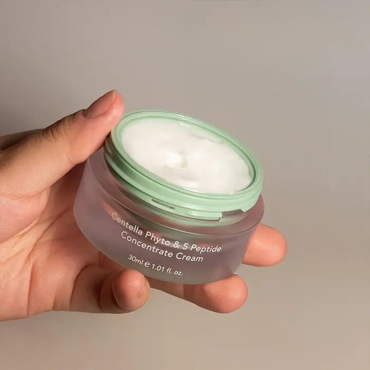 ich, high-density cream texture of Haruharu Wonder Peptide Concentrate β Non-greasy, fast-absorbing firming moisturizer at Atelier De Glow UAE.