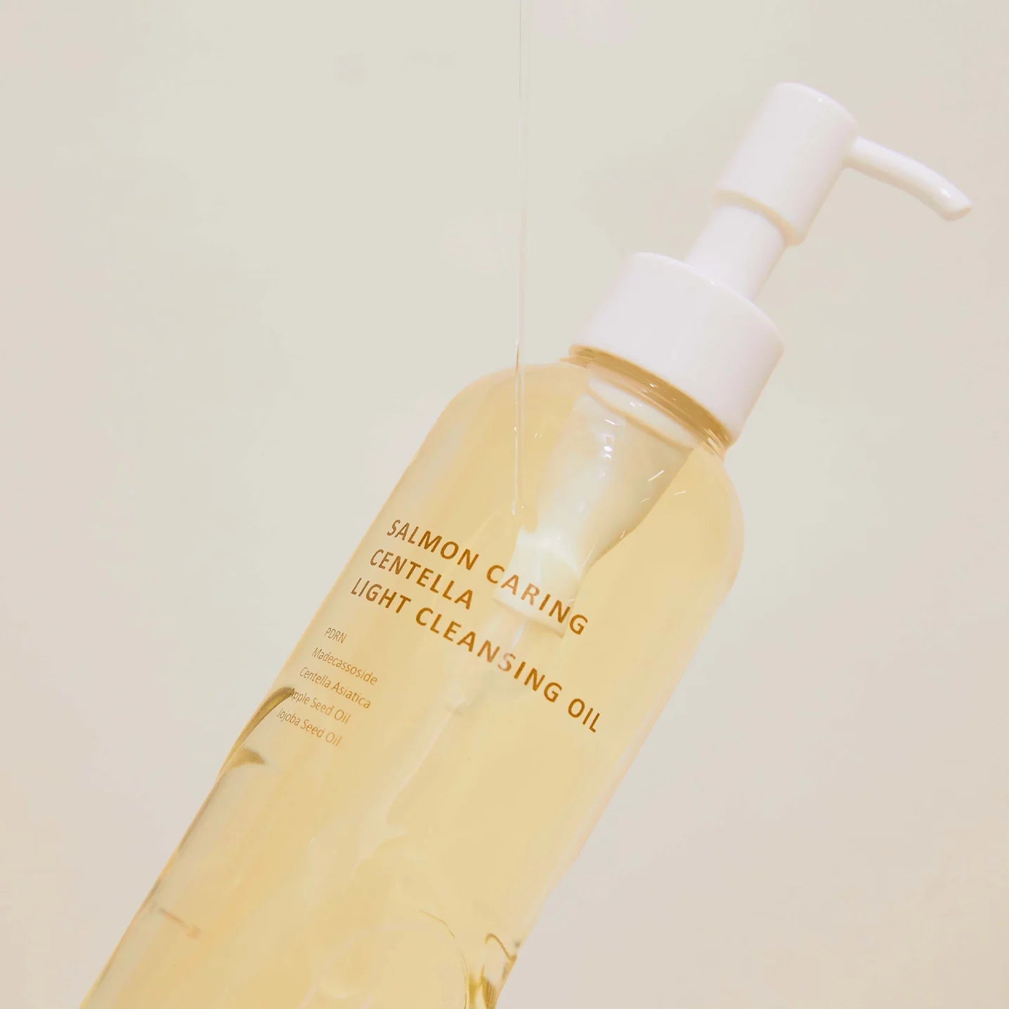 HEVEBLUE Salmon Caring Centella Light Cleansing Oil | Atelier De Glow UAE