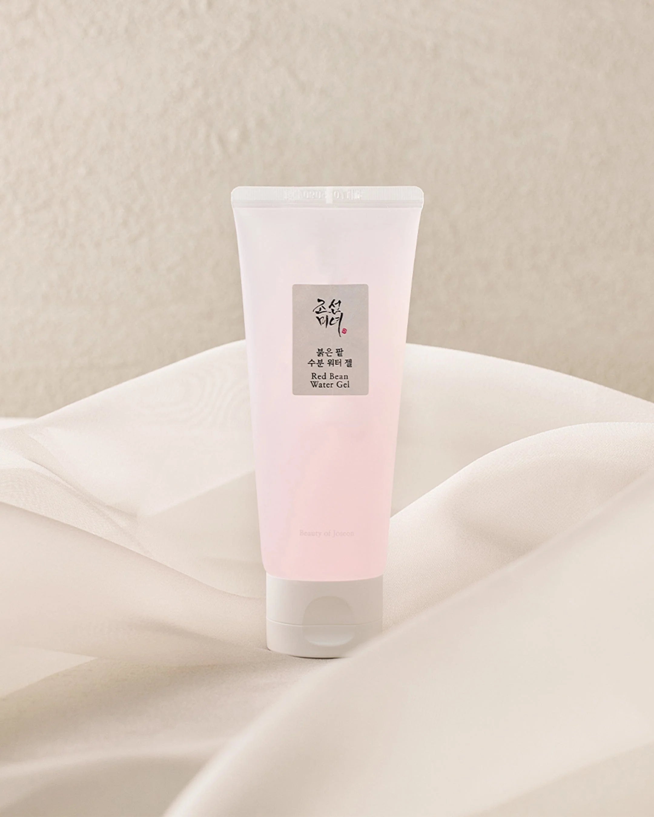 Refreshing, non-sticky water-gel texture of Beauty of Joseon Red Bean moisturizer β Fast-absorbing face gel for a matte, hydrated finish at Atelier De Glow UK.