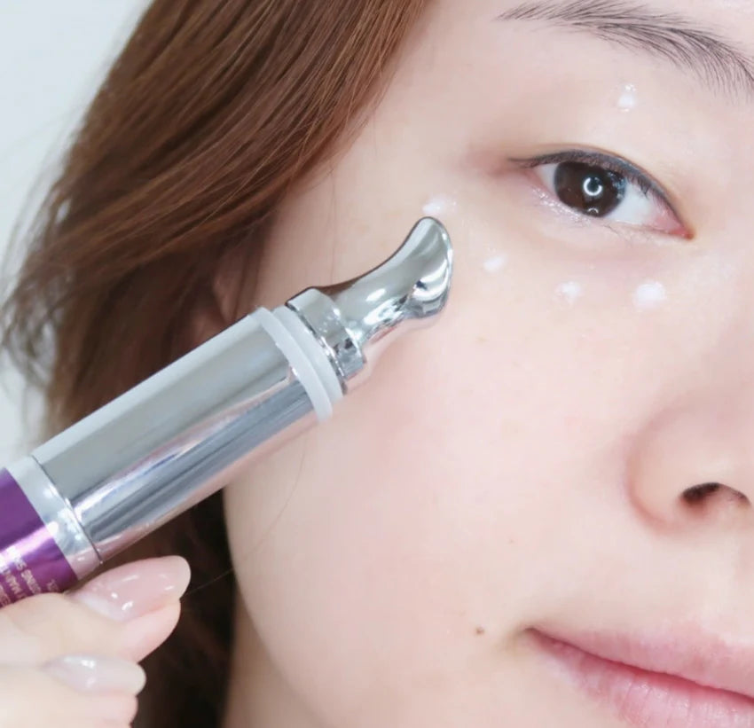 Rich, nourishing, and fast-absorbing eye cream by VT Cosmetics that deeply hydrates and strengthens the delicate eye area for a youthful finish at Atelier De Glow UAE.