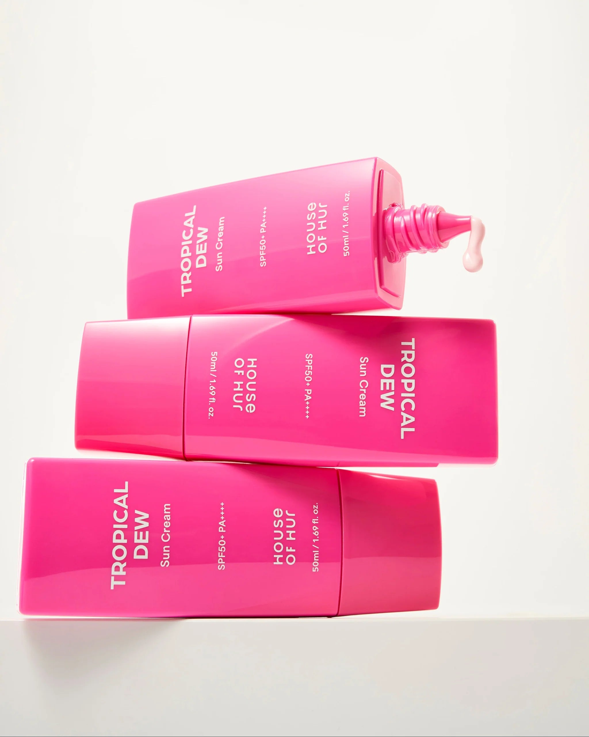 Serum-like, watery texture of House of Hur Sun Cream – Fast-absorbing, non-sticky daily SPF for a luminous makeup base at Atelier De Glow UAE.