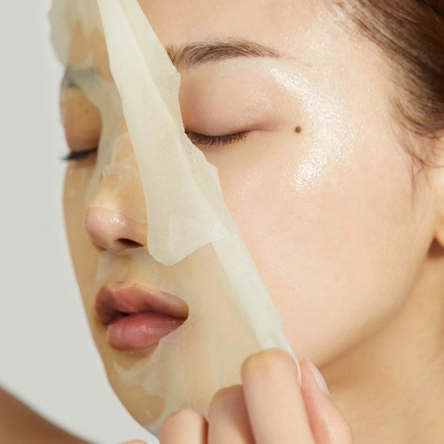 Medicube Deep VitaC Glutathione Brightening Mask | Atelier De Glow UAE Medicube Deep VitaC Glutathione Brightening Mask | Atelier De Glow UAE