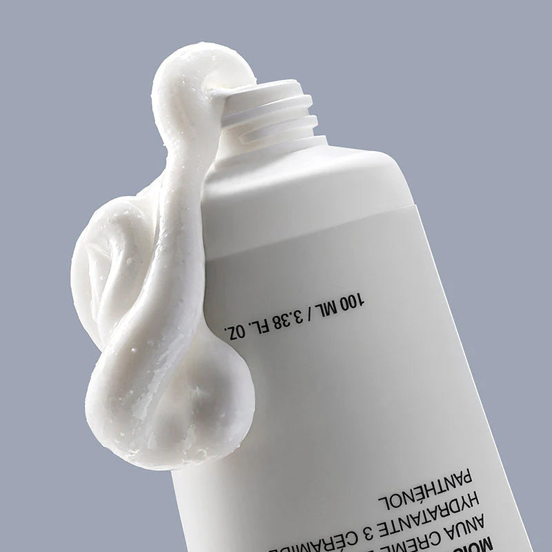 Non-greasy Anua 3 Ceramide Panthenol Cream texture – Lightweight Korean barrier-strengthening moisturizer for "Glass Skin" hydration at Atelier De Glow UAE.