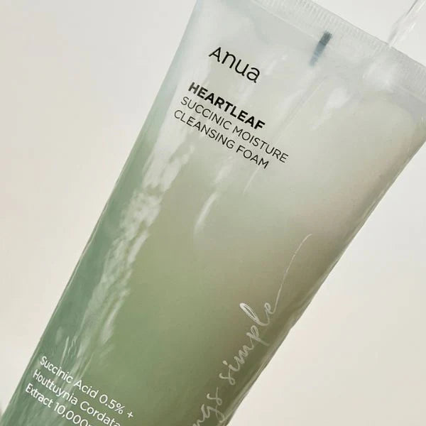 Soft, dense gel-to-foam Anua Succinic Moisture Cleanser texture – pH-balanced Korean facial wash for "Glass Skin" clarity at Atelier De Glow UAE.