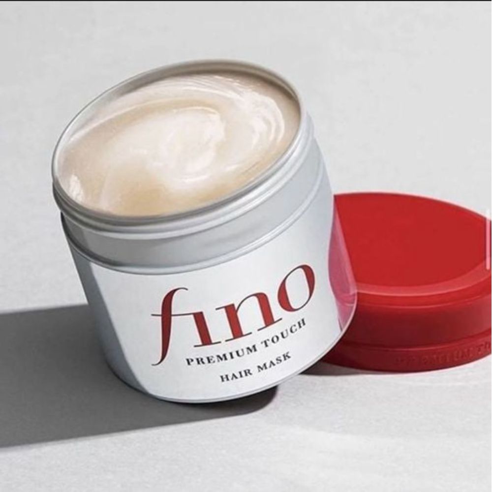 Shiseido Fino Premium Touch Hair Mask – Viral Japanese hair care "Deep Repair Treatment" for glossy, tangle-free, and professional-grade hair restoration at Atelier De Glow UAE.
