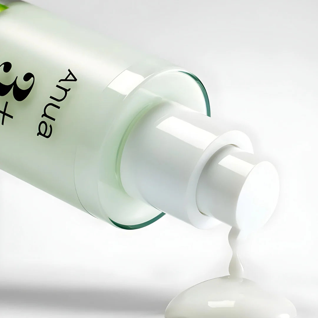 Lightweight soothing green-tinted texture of Anua Cica Moisturizer - Cooling gel-cream for acne - Atelier De Glow UAE