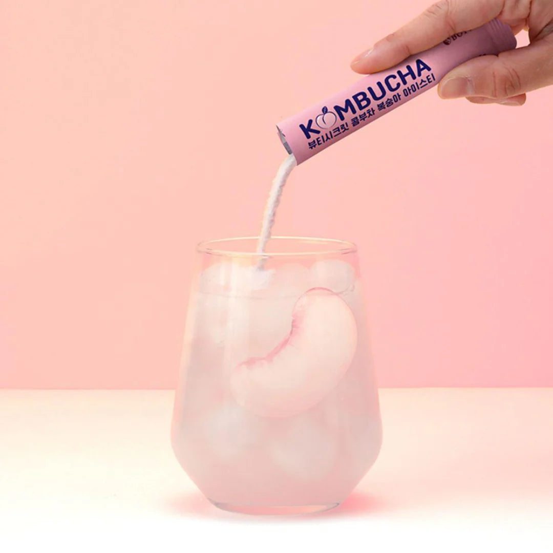 Sparkling, fizzy peach ice tea made from BOTO Kombucha powder – Refreshing "Inner-Beauty" drink for a clear "Glass Skin" complexion at Atelier De Glow UAE.