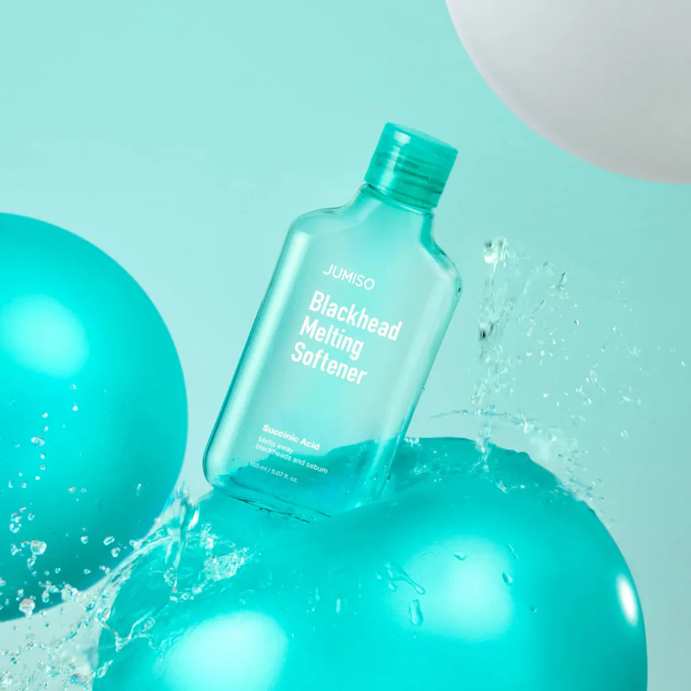 Softener liquid and specialized cotton pads from JUMISO – Professional-grade "Sebum Melting" ritual for sensitive skin at Atelier De Glow UAE.