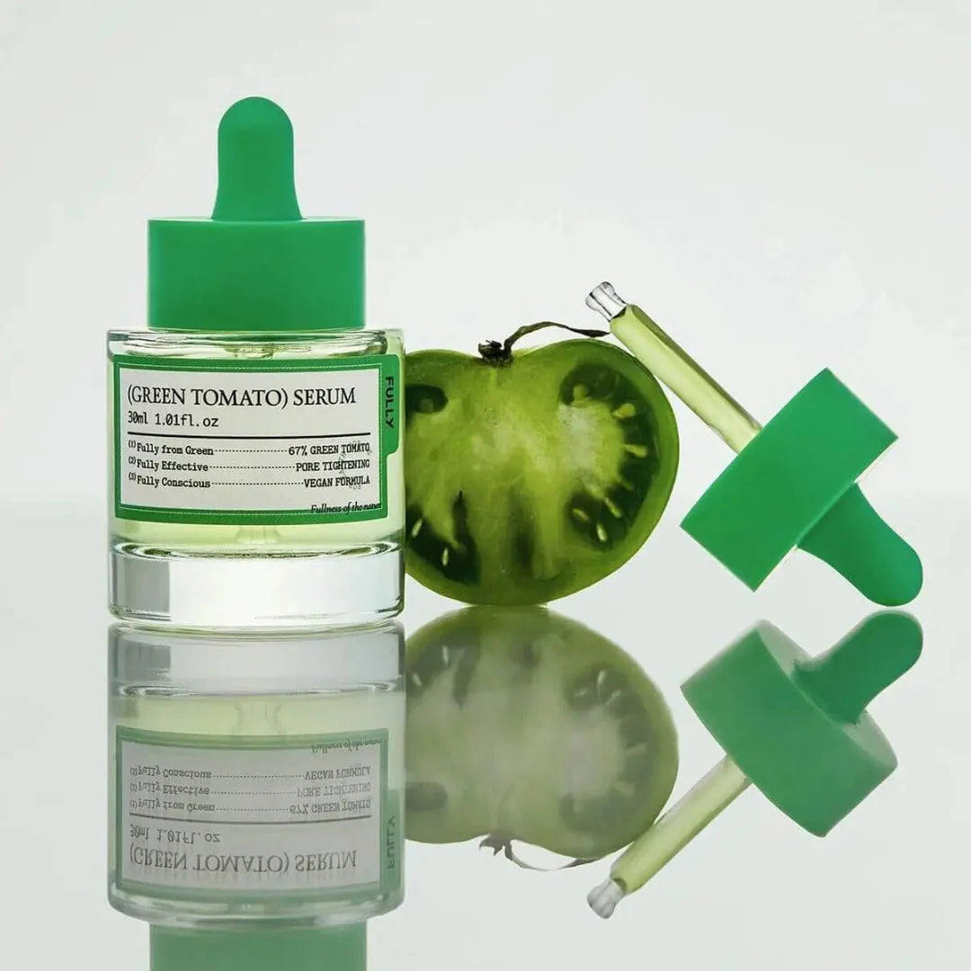 Lightweight, fast-absorbing texture of Fully Green Tomato Serum – Non-greasy Korean serum for achieving a smooth, poreless finish at Atelier De Glow UAE.