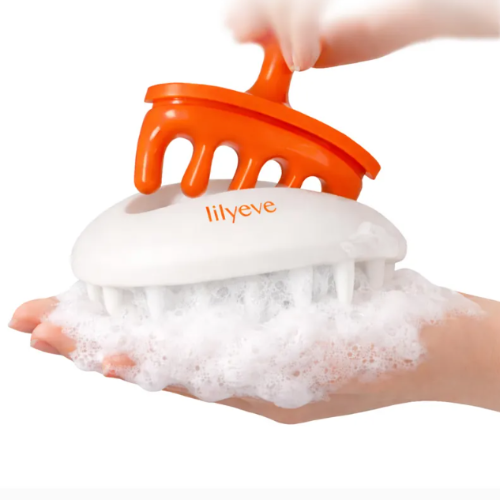 Soft, skin-friendly silicone bristles and ergonomic, rounded design of the lilyeve SCALP:TURN brush for an effortless, sensory-rich scalp massage at Atelier De Glow UAE.