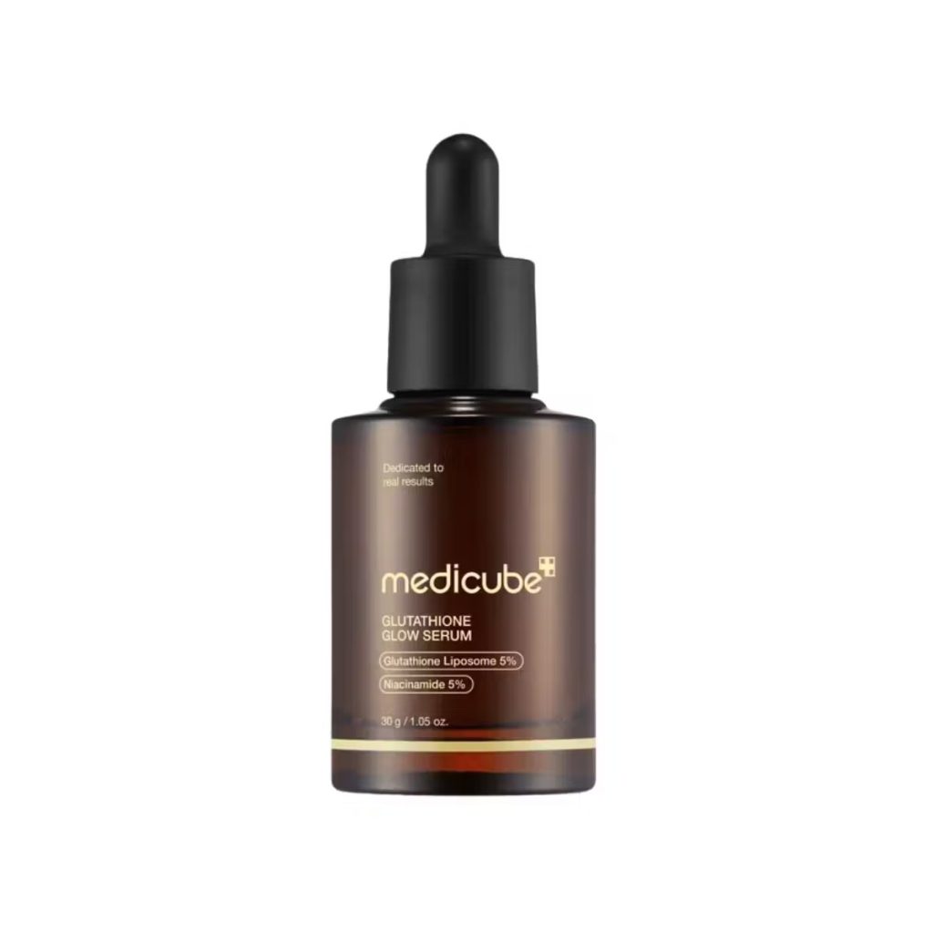Medicube AGE-R Glutathione Glow Serum – 30ml high-potency clinical brightening serum with 5% Glutathione Liposomes and 5% Niacinamide available at Atelier De Glow UAE.