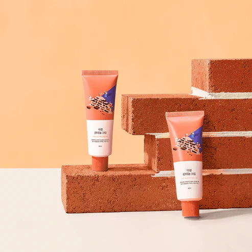 Rich, "melting-butter" texture of ROUND LAB Soybean Cream – Long-lasting 120-hour hydration without a heavy or greasy feel at Atelier De Glow UAE.