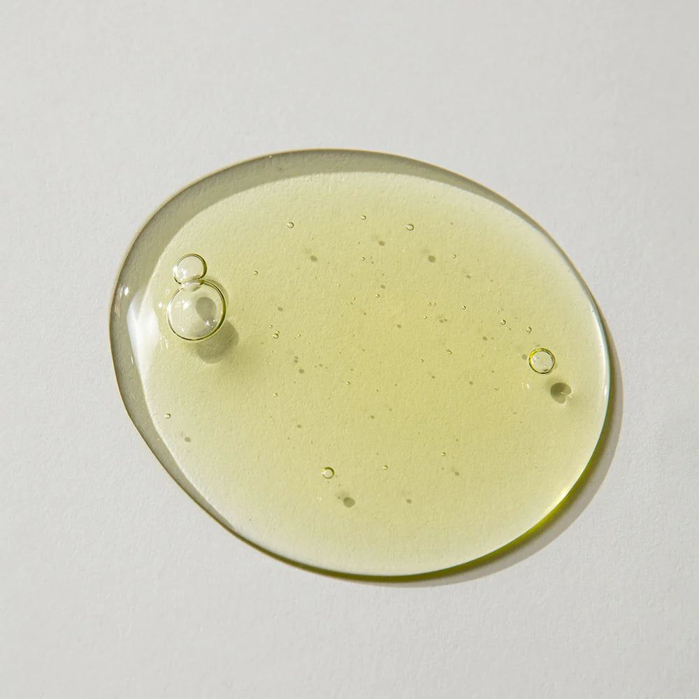 Lightweight, silky fluid texture of KAINE Rosemary AHA Serum – Fast-absorbing, low-irritation evening exfoliating liquid at Atelier De Glow UAE.