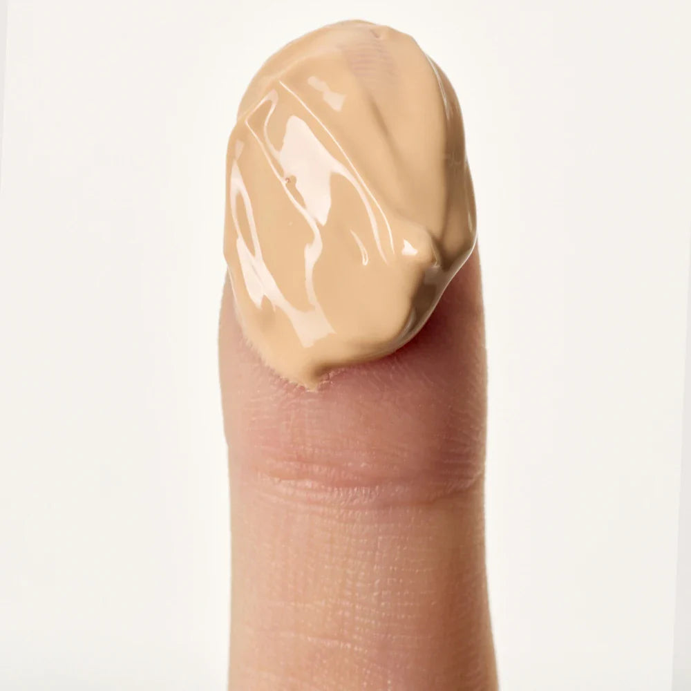 Smooth, fluid, and naturally self-adjusting warm-yellow tint texture of shaishaishai Banana Eye Cream melting into the skin barrier at Atelier De Glow UAE.