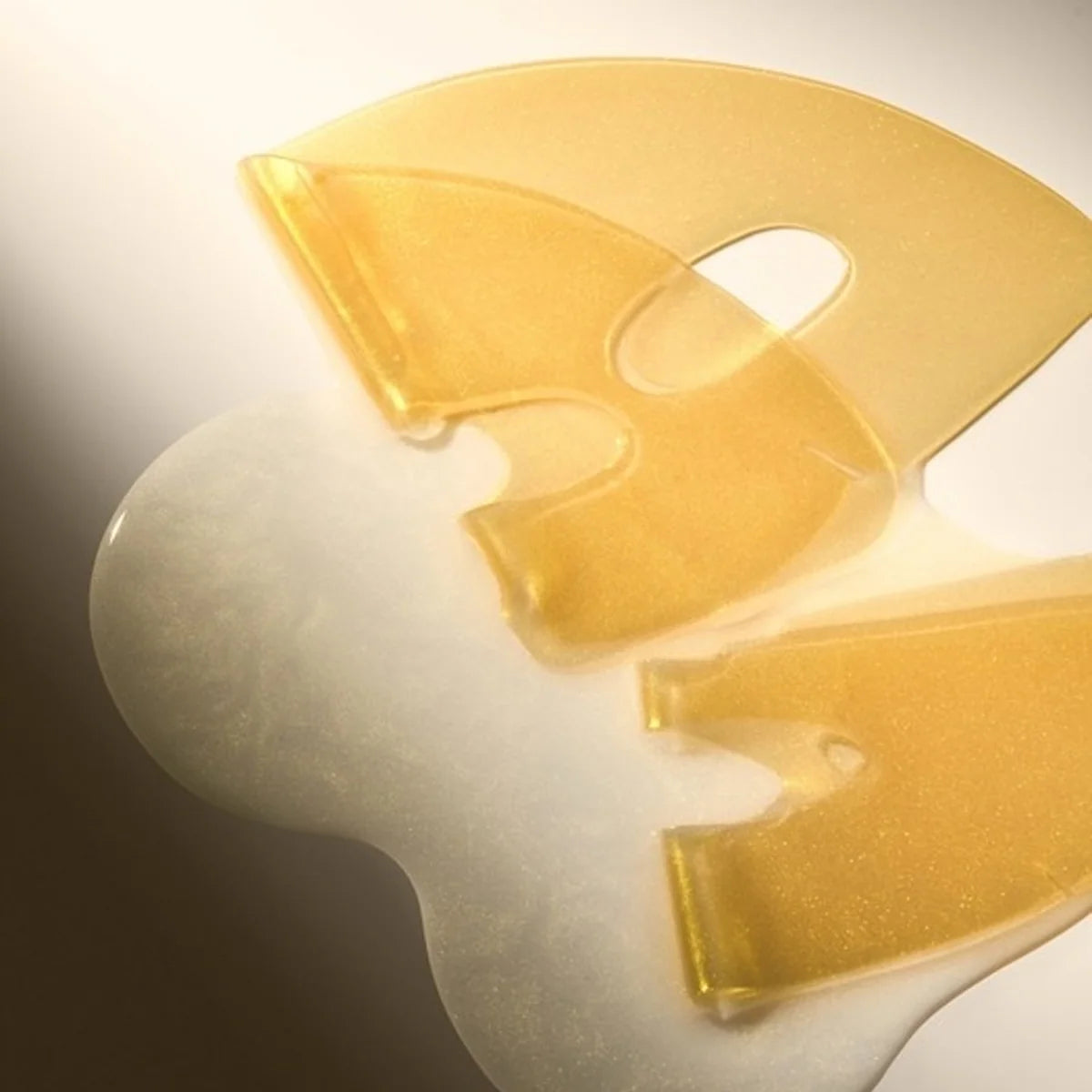 SUNGBOON EDITOR Silk Peptide EGF Gold Mask – K-beauty "Glass-Skin &amp; Firming Treatment" for a plump, smooth, and luminous complexion, shop at Atelier De Glow UAE.