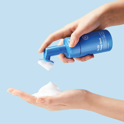 Effervescent, white, and crackling micro-bubble foam texture of seapuri Scalpy Bubble Tonic being massaged directly onto hair parts at Atelier De Glow UAE.