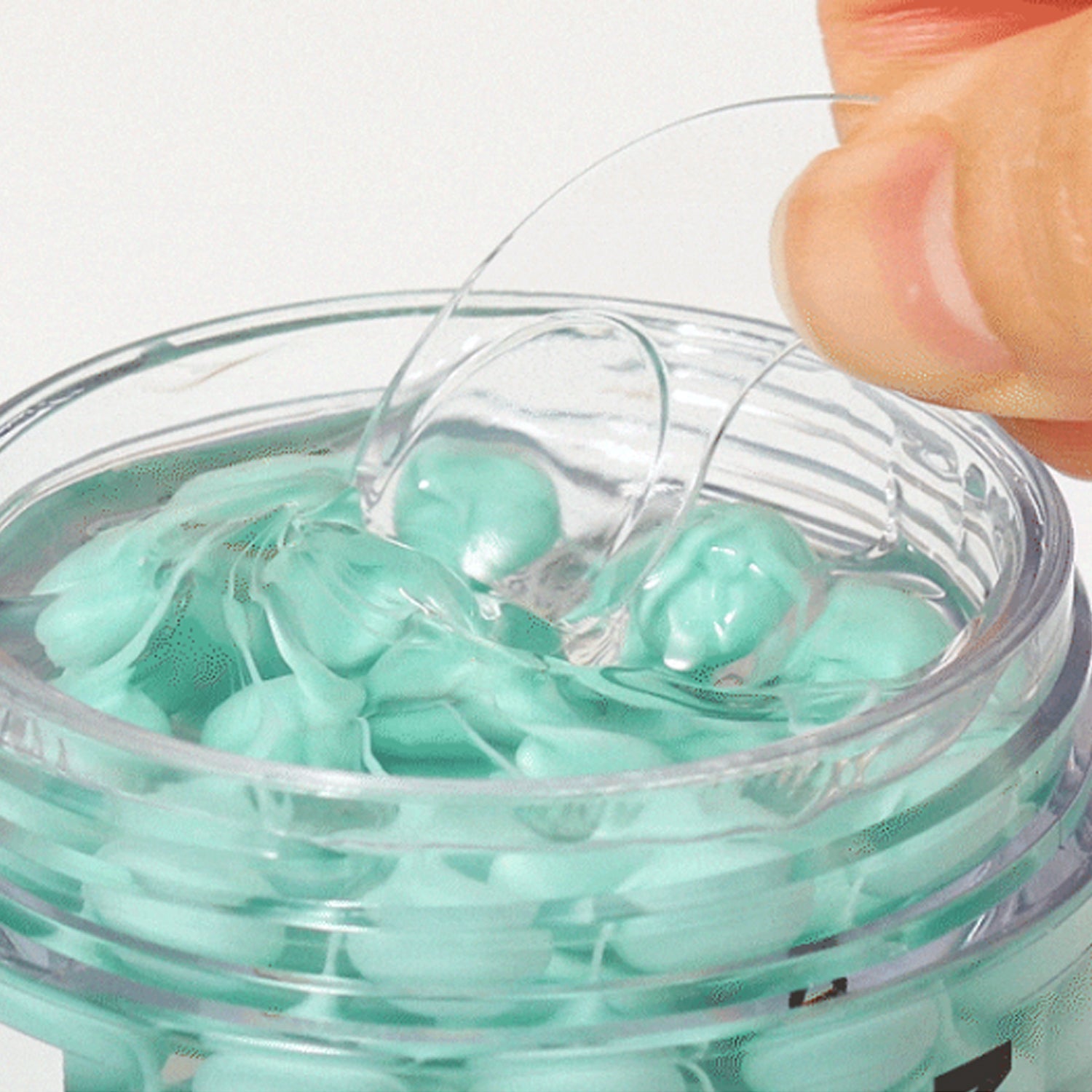 Unique capsule-in-cream texture of VT PDRN 100 – Fast-absorbing, firming formula with bursting moisture beads at Atelier De Glow UAE.