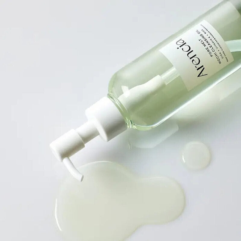 Plush, honey-like texture of Arencia Mochi Cleansing Oil – Gentle Korean first-step cleanser for "Glass Skin" clarity at Atelier De Glow UAE.