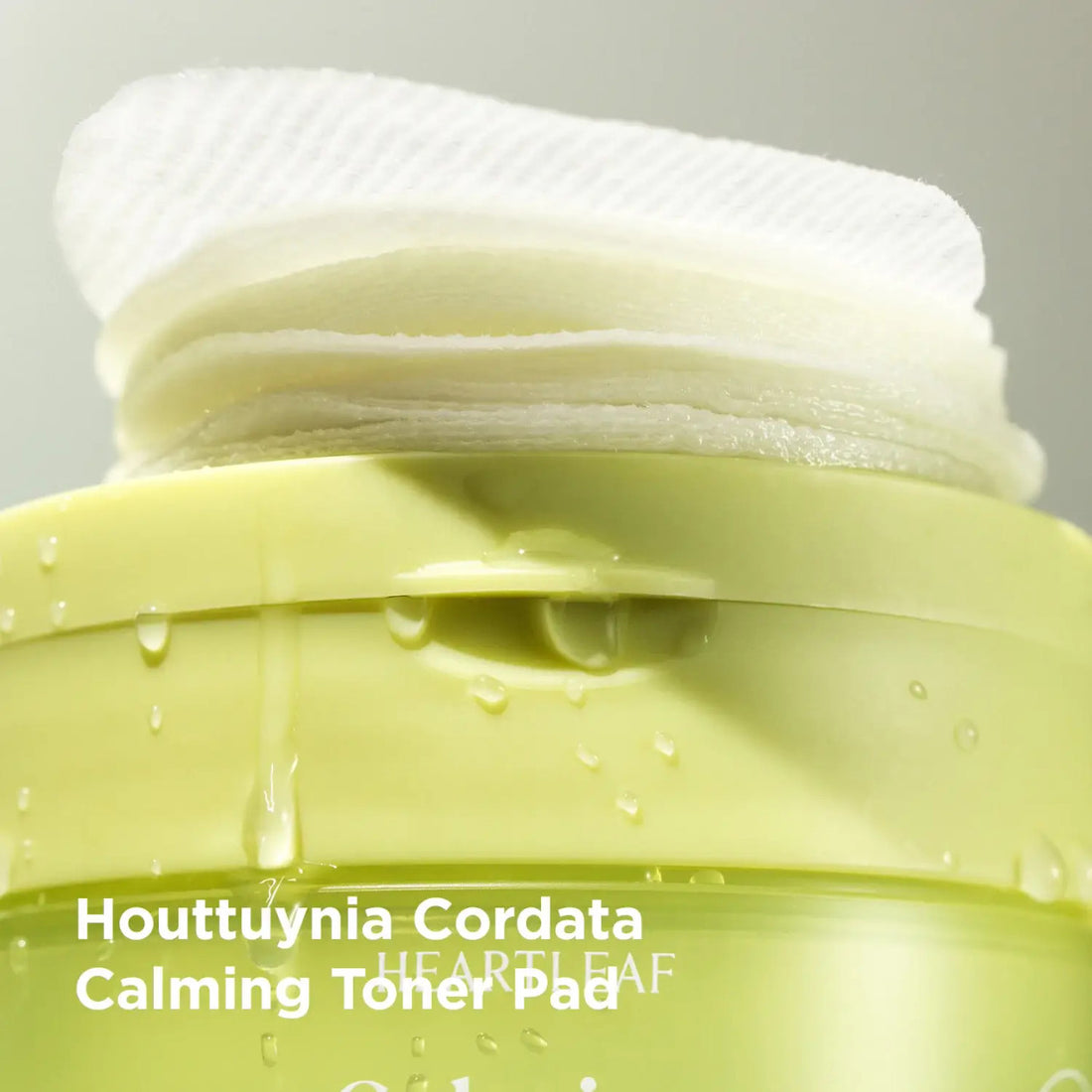 Soft, lint-free gauze texture of Goodal Calming Toner Pad – Embossed side for gentle exfoliation and smooth side for intensive soothing at Atelier De Glow UAE.