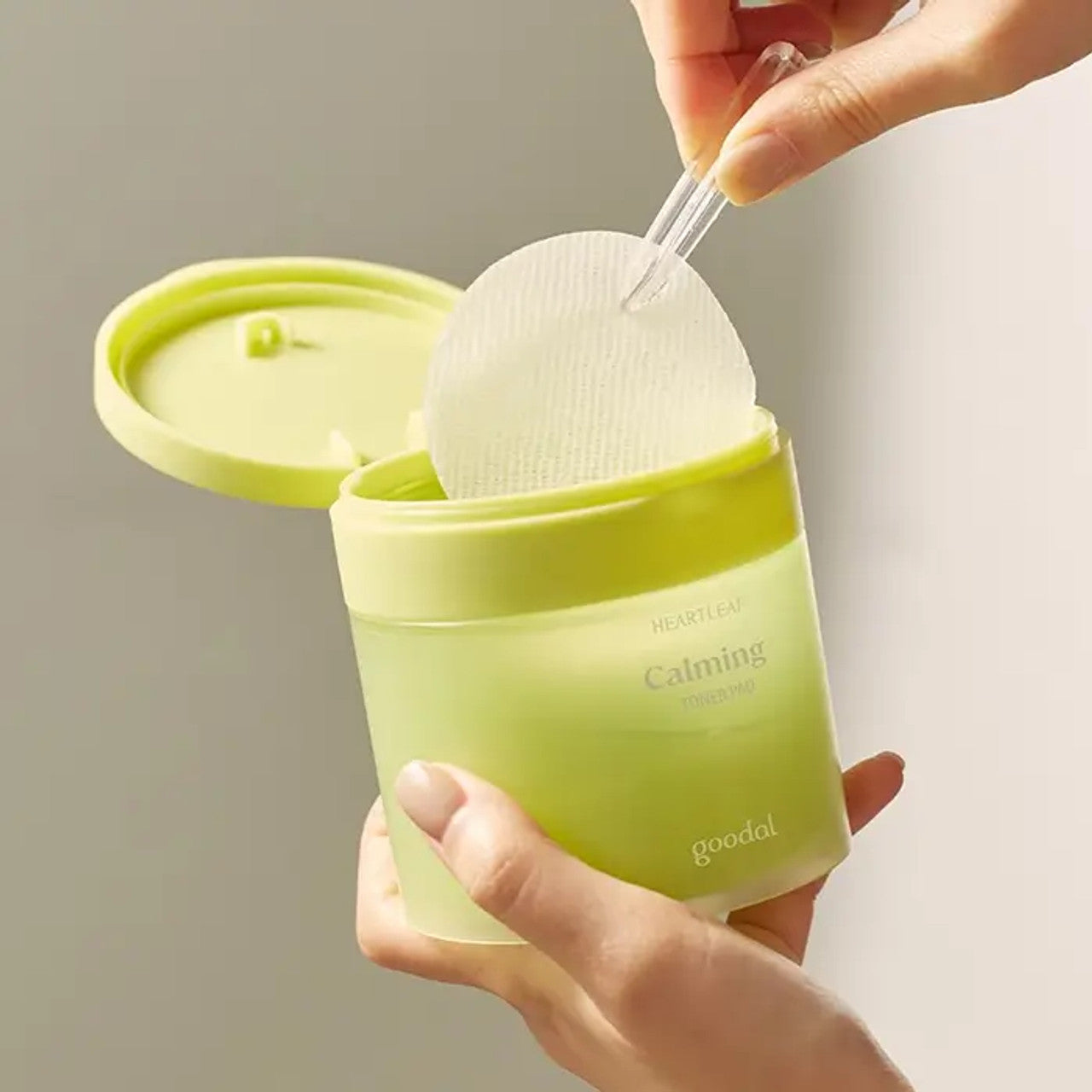 Goodal Heartleaf – Professional-grade Korean toner pads for skin barrier repair, instant cooling, and soothing environmental irritation, shop at Atelier De Glow UAE.