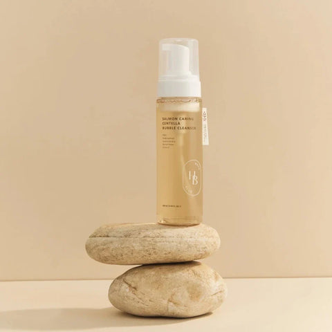 HEVEBLUE Bubble Cleanser – Professional-grade "Recovery Wash" for achieving a calm, hydrated, and high-definition "Glass Skin" base, shop at Atelier De Glow UAE.