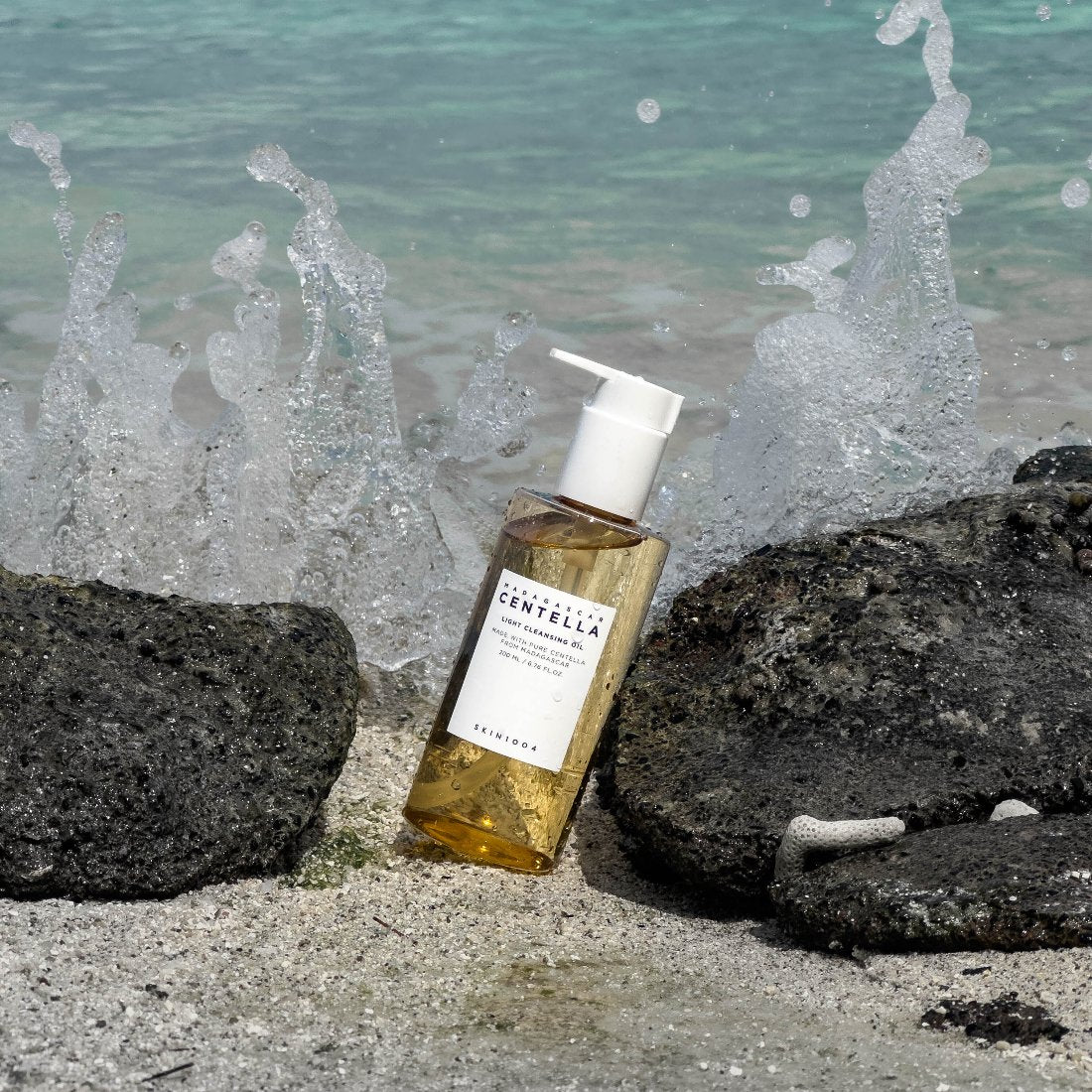 Ultra-light liquid SKIN 1004 Madagascar Centella Cleansing Oil texture – Fast-emulsifying Korean makeup remover for oily and sensitive skin at Atelier De Glow UAE.