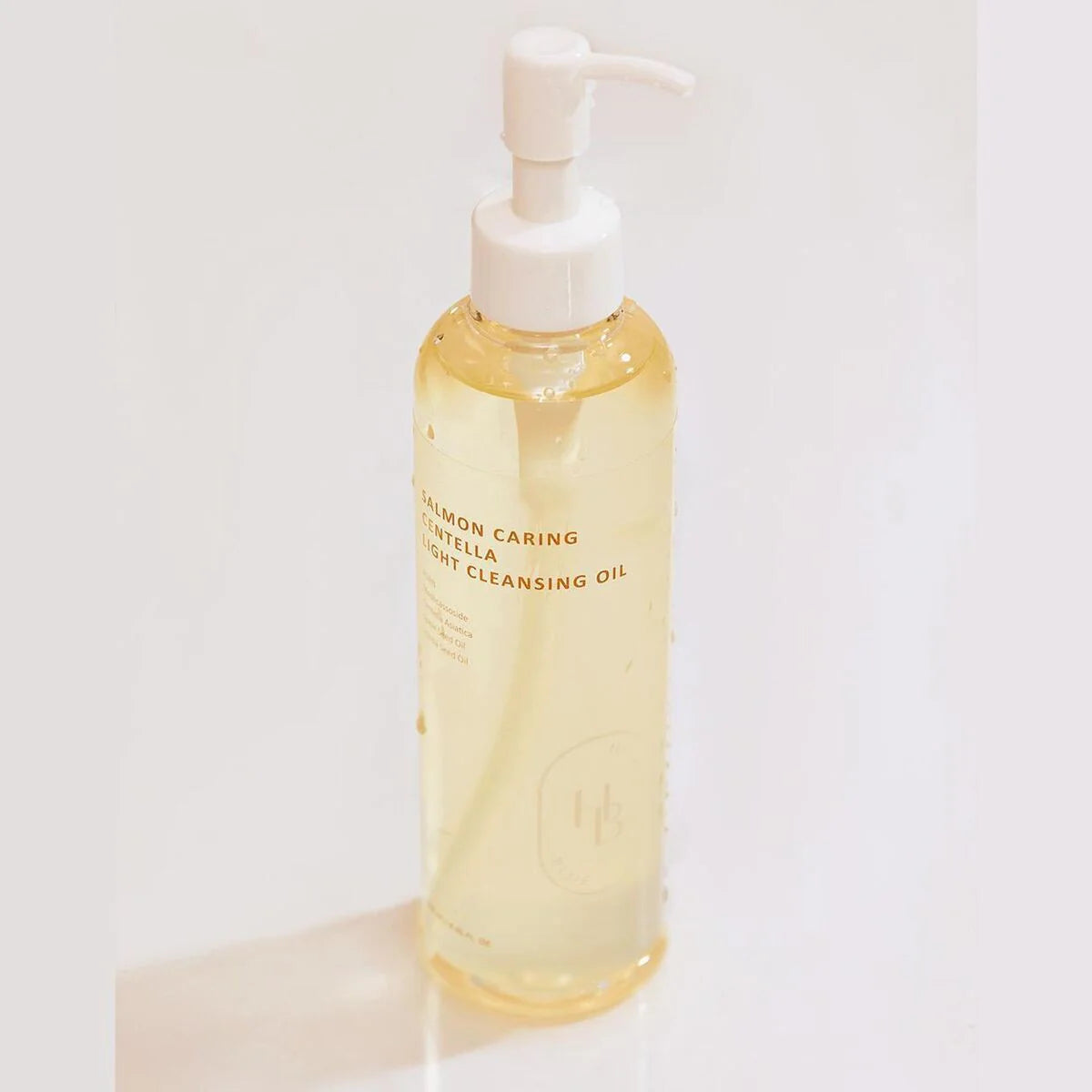 HEVEBLUE Salmon Caring Centella Light Cleansing Oil | Atelier De Glow UAE