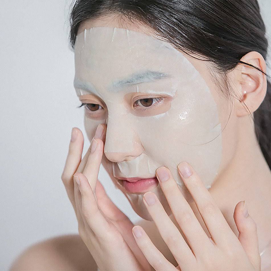 Soft, green-tinted microfiber sheet of celimax Noni Energy Mask – High-adhesion Korean skincare for a revitalized "Glass Skin" look at Atelier De Glow UAE.
