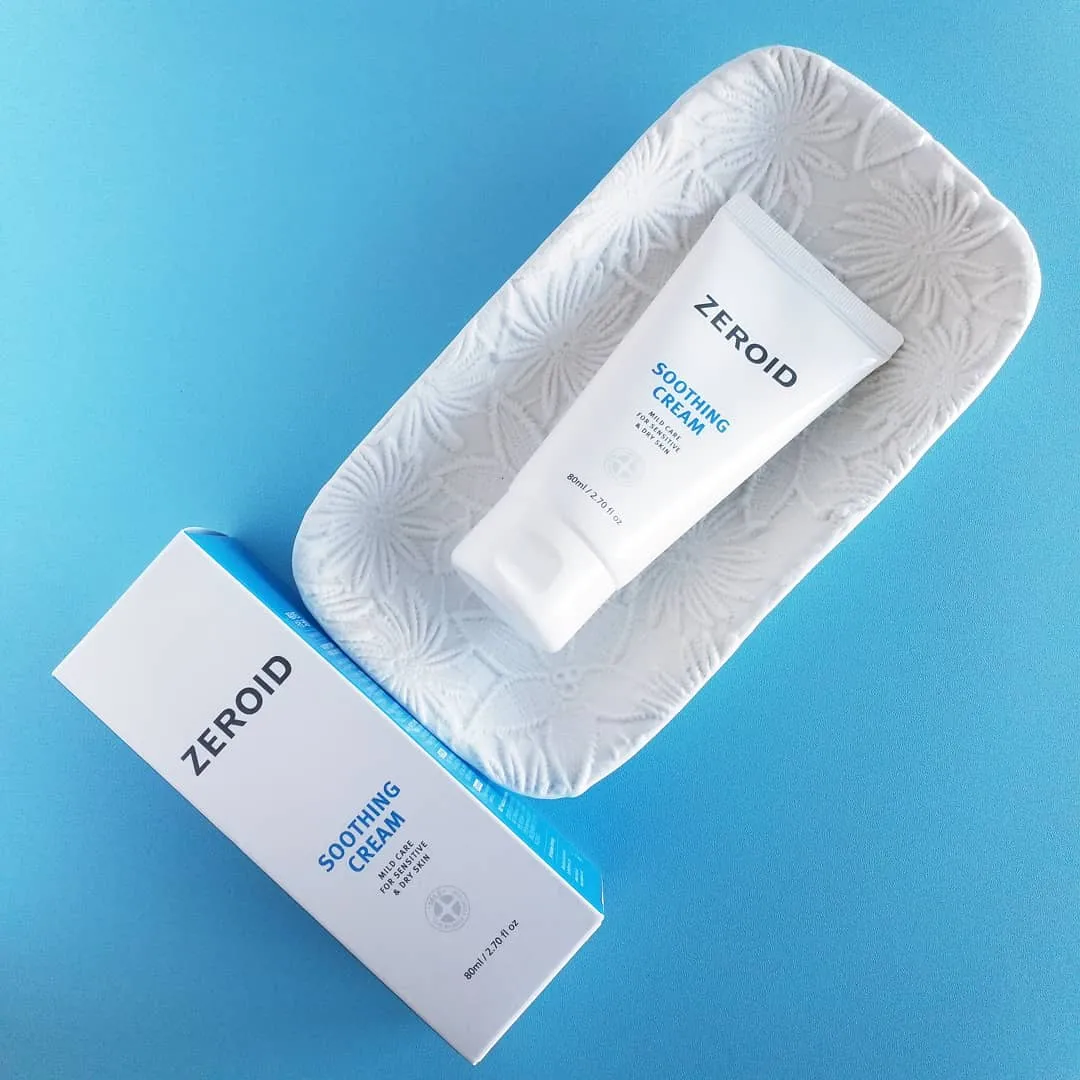 Applying ZEROID Soothing Cream to calm red sensitive skin - Hypoallergenic K-beauty care - Atelier De Glow UAE