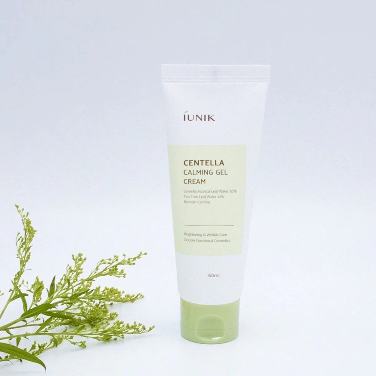 iUNIK moisturizer for hormonal acne, facial redness, and excess sebum – Cooling "Tea Tree &amp; Centella" gel from Atelier De Glow UAE.